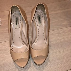 Miu Miu beige patent leather heels open toe